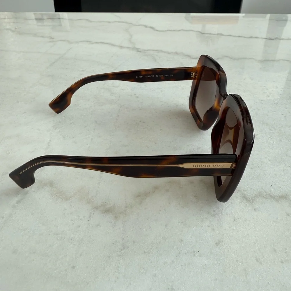 Burberry Brown Tortoiseshell Sunglasses Classic Design - Picture 2 of 7
